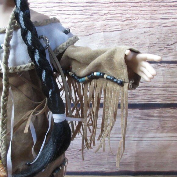 Native American Indian Exquisite 18" Doll with Accessories & Stand - Vintage - Picture 4 of 15